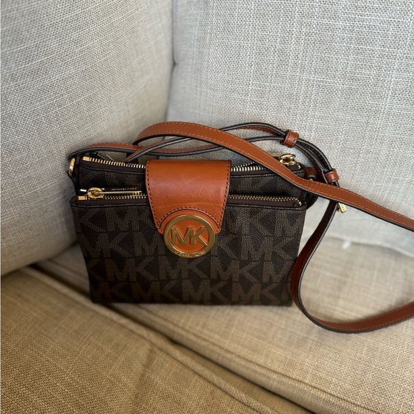 Michael Kors Fulton Crossbody Bag Brown Monogram - Picture 4 of 17